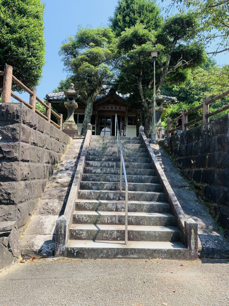 階段がある神社の写真