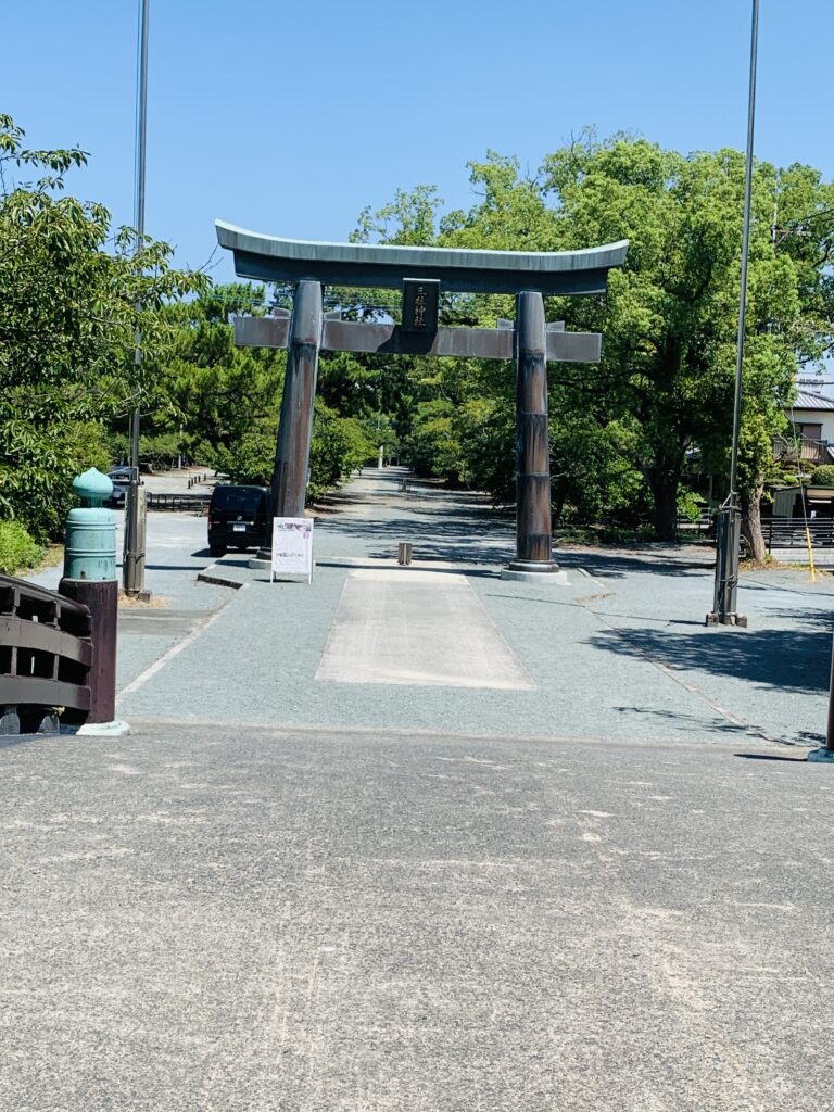 三柱神社