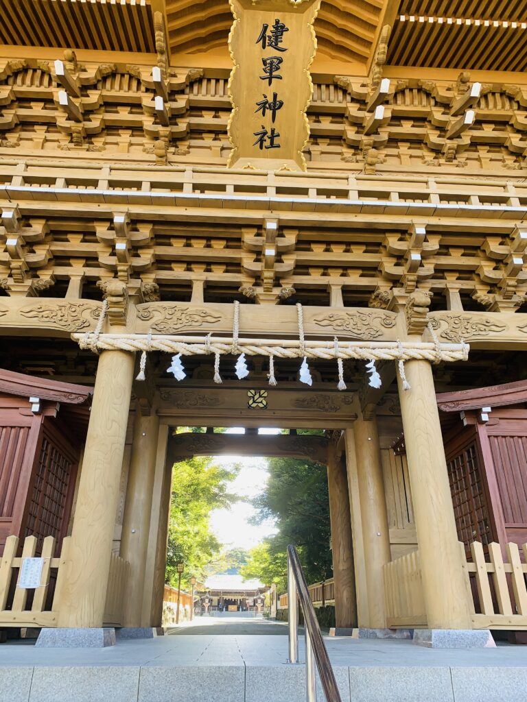 健軍神社の正面の写真