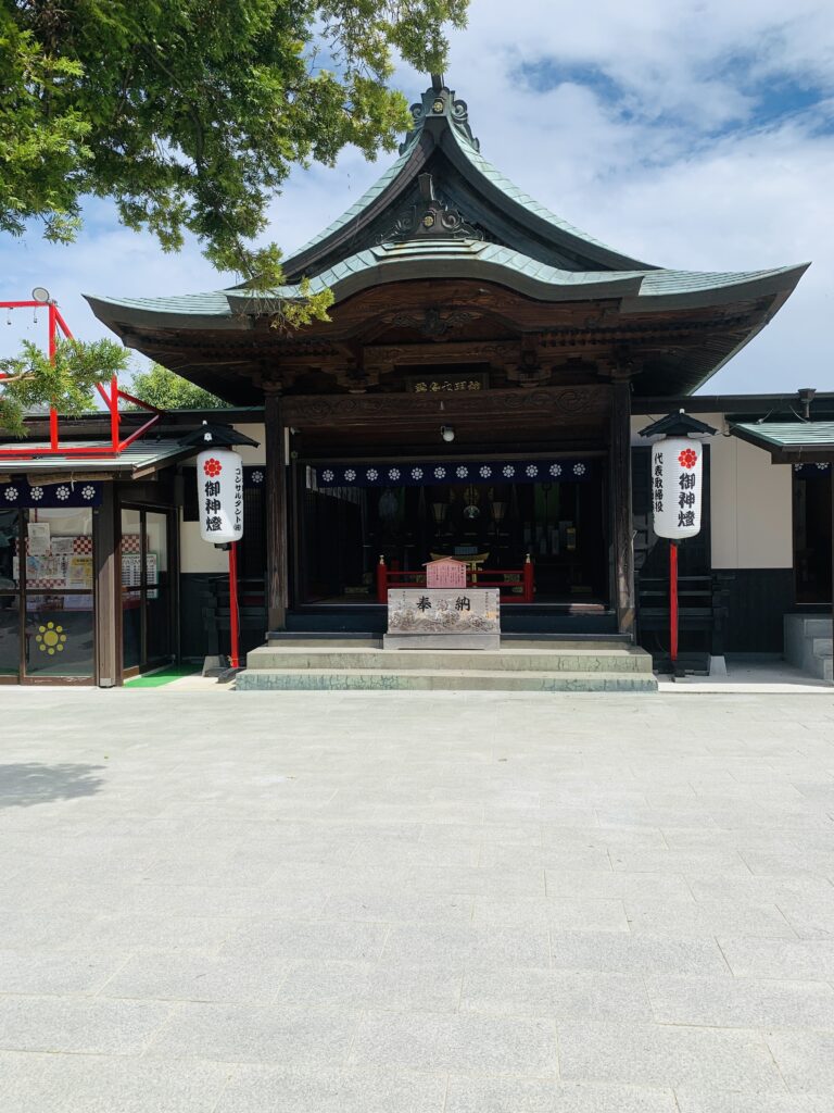 粟島神社の境内の写真